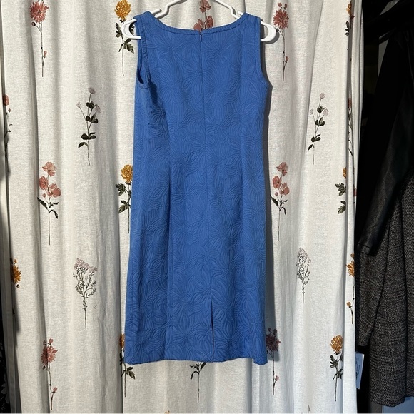 NEW TALBOTS Notched Neck Blue Brocade Sleeveless Sheath Dress Fully lined Sz 2 - Picture 2 of 3
